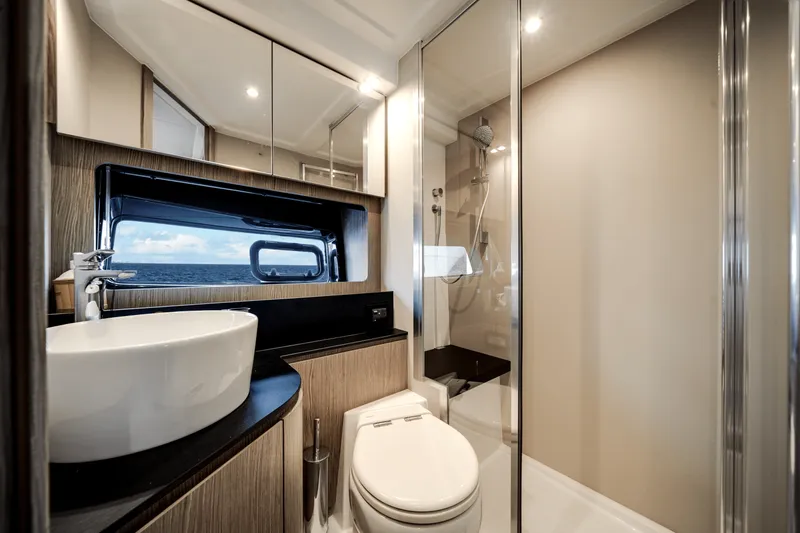 Slide: The Image of Azimut Atlantis 45 2024 - 11