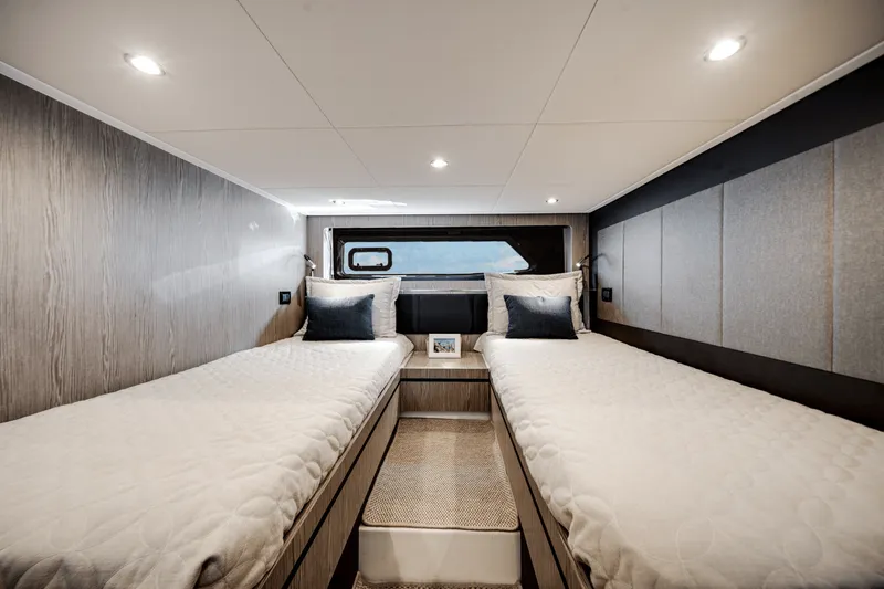 Slide: The Image of Azimut Atlantis 45 2024 - 19