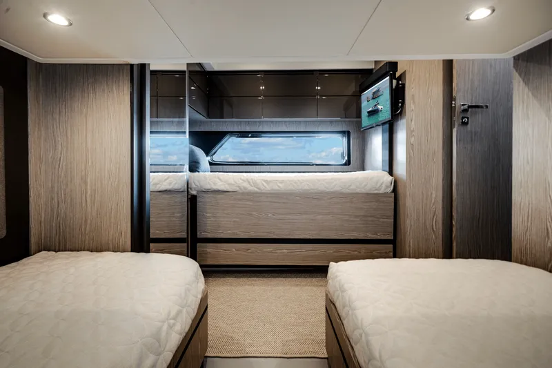 Slide: The Image of Azimut Atlantis 45 2024 - 21