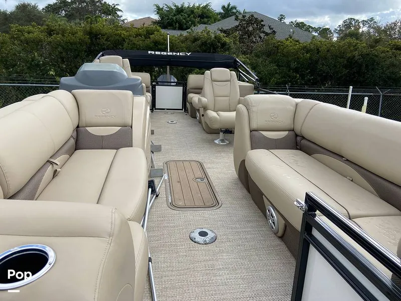 Slide: The Image of Regency 230 DL3 2020 - 11707230