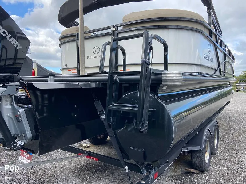 Slide: The Image of Regency 230 DL3 2020 - 11707201