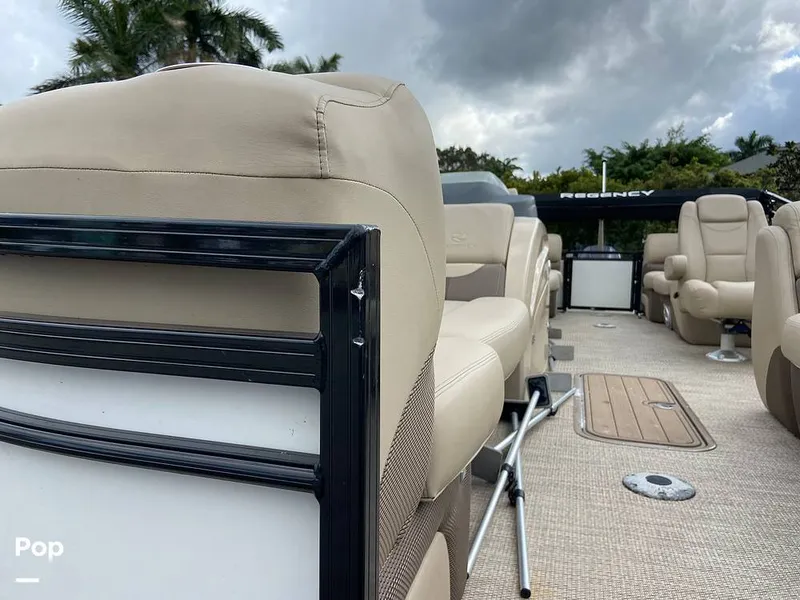 Slide: The Image of Regency 230 DL3 2020 - 11707228