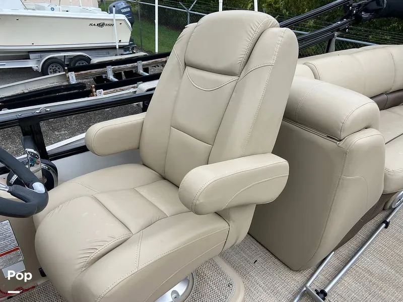 Slide: The Image of Regency 230 DL3 2020 - 11707237