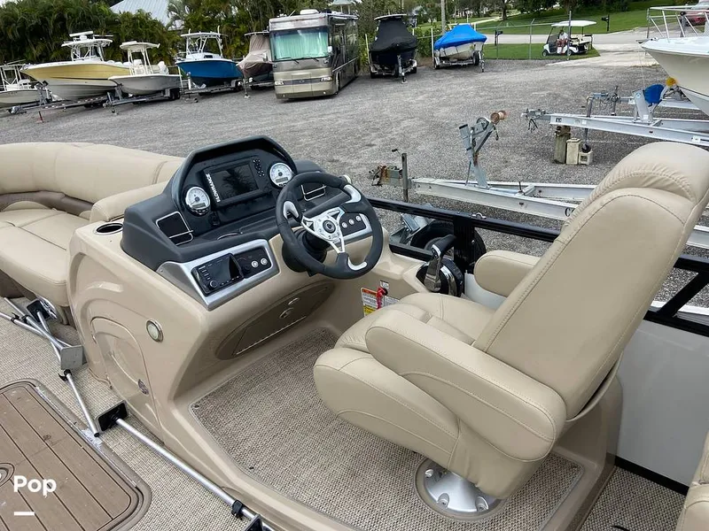 Slide: The Image of Regency 230 DL3 2020 - 11707239