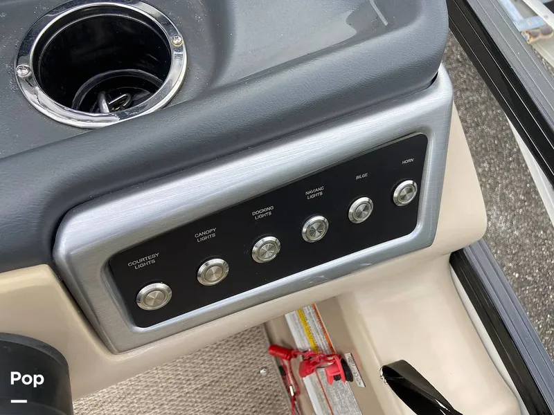 Slide: The Image of Regency 230 DL3 2020 - 11707244