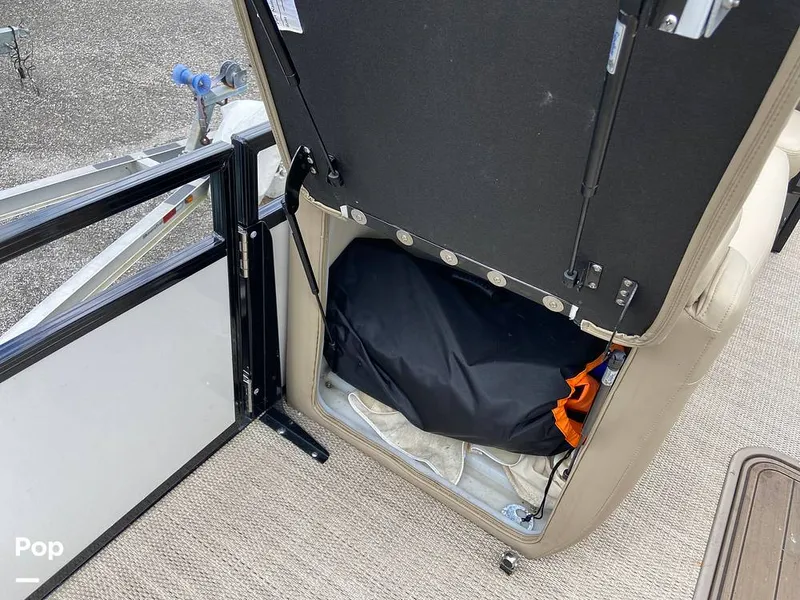 Slide: The Image of Changing Room - Pop Up - 11707273