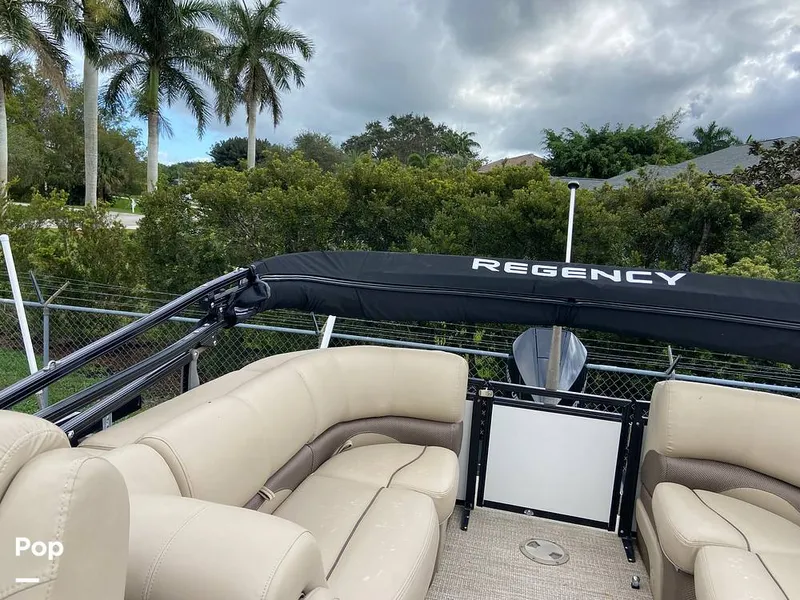 Slide: The Image of Regency 230 DL3 2020 - 11707248