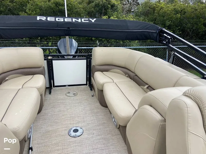 Slide: The Image of Regency 230 DL3 2020 - 11707249