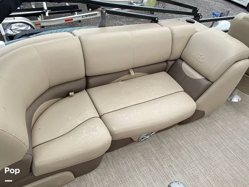 Slide: The Image of Regency 230 DL3 2020 - 11707254