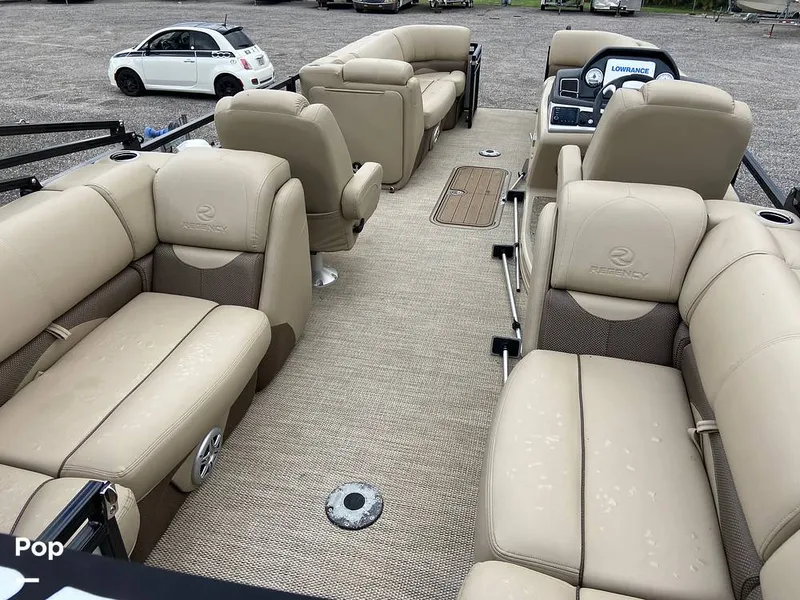 Slide: The Image of Regency 230 DL3 2020 - 11707260