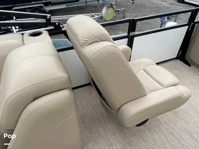 Slide: The Image of Regency 230 DL3 2020 - 11707255