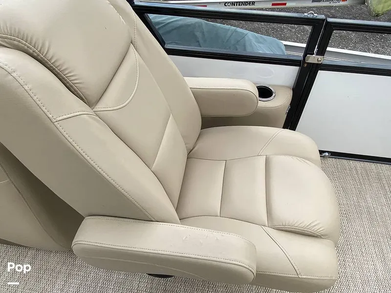 Slide: The Image of Regency 230 DL3 2020 - 11707256