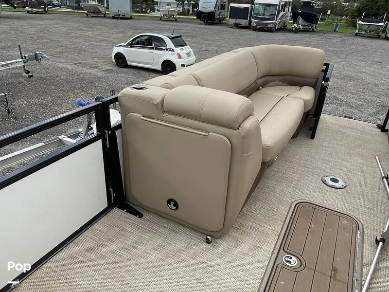 Slide: The Image of Regency 230 DL3 2020 - 11707257