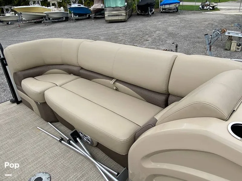 Slide: The Image of Regency 230 DL3 2020 - 11707258