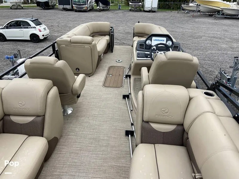 Slide: The Image of Regency 230 DL3 2020 - 11707264