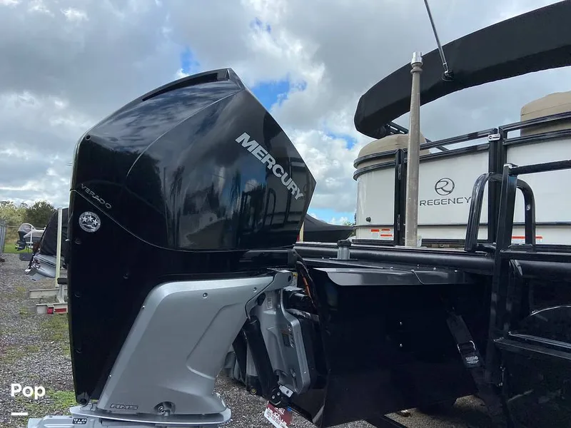 Slide: The Image of Regency 230 DL3 2020 - 11707199