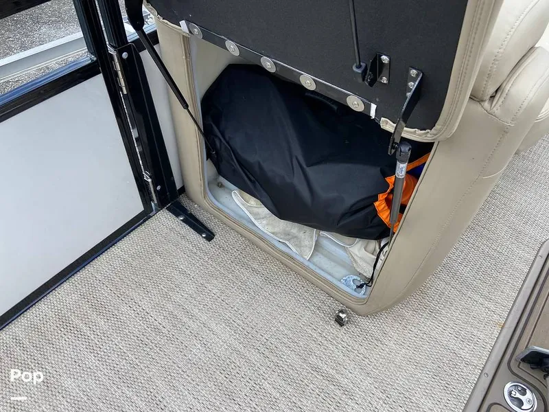 Slide: The Image of Changing Room - Pop Up - 11707277