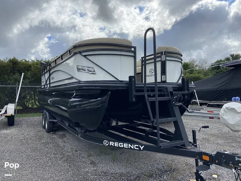 Slide: The Image of Regency 230 DL3 2020 - 11721995