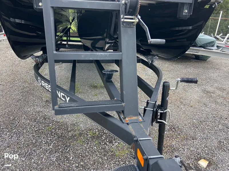 Slide: The Image of Regency 230 DL3 2020 - 11721999