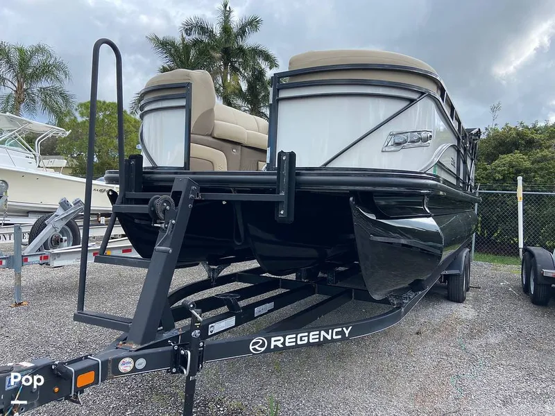 Slide: The Image of Regency 230 DL3 2020 - 11722002