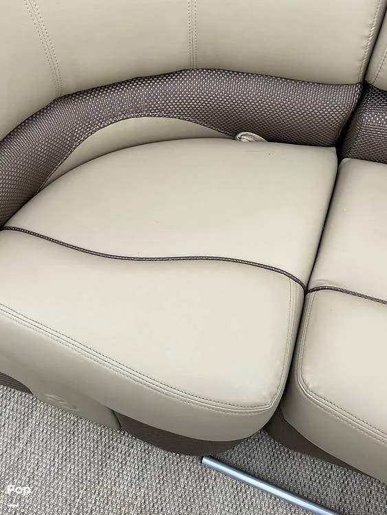 Slide: The Image of Regency 230 DL3 2020 - 11707283