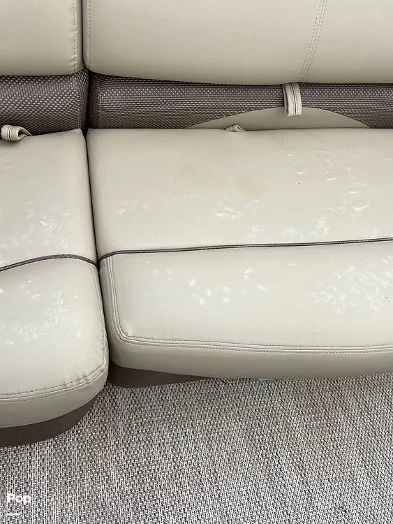 Slide: The Image of Regency 230 DL3 2020 - 11707265