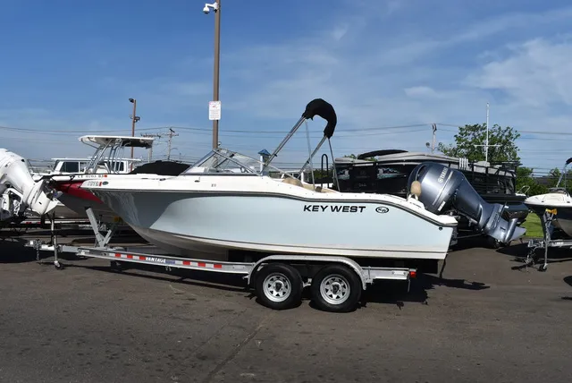 Slide: The Image of Key West Boats 211DC 2017 - 1