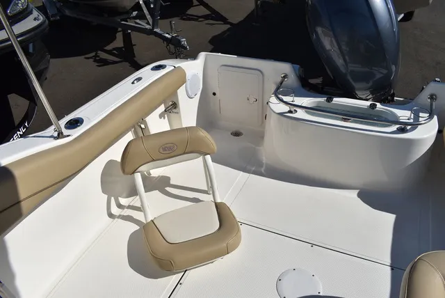 Slide: The Image of Key West Boats 211DC 2017 - 21