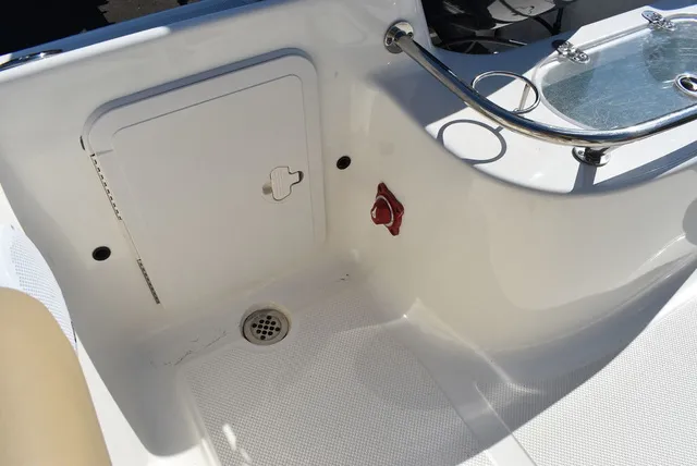 Slide: The Image of Key West Boats 211DC 2017 - 22