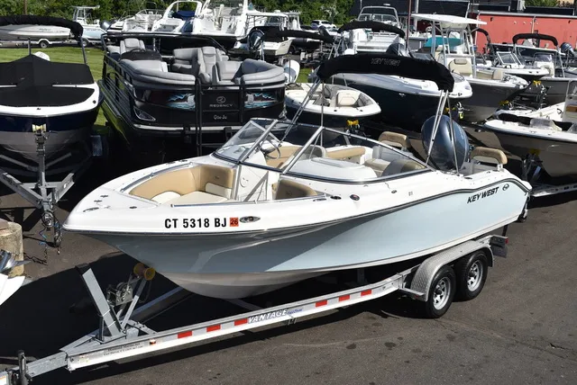 Slide: The Image of Key West Boats 211DC 2017 - 3