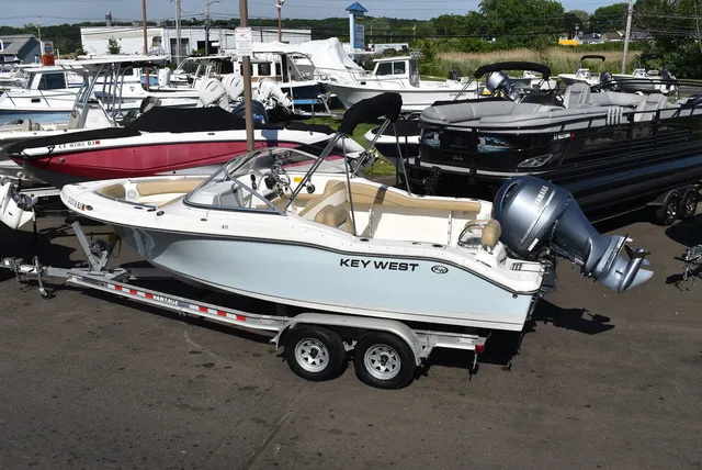 Slide: The Image of Key West Boats 211DC 2017 - 4