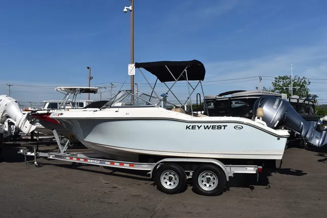 Slide: The Image of Key West Boats 211DC 2017 - 6