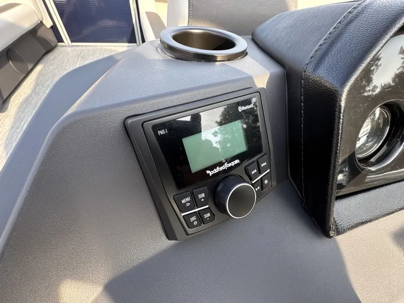 Slide: The Image of Bennington 20 S1 CRUISE 2026 - 25