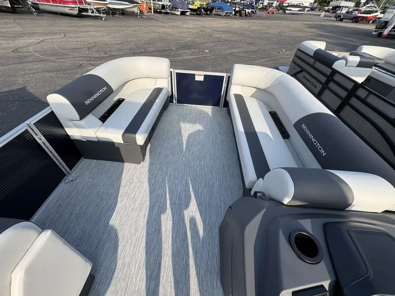 Slide: The Image of Bennington 20 S1 CRUISE 2026 - 19