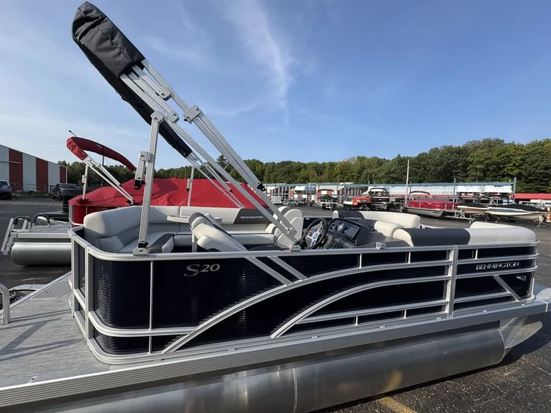 Slide: The Image of Bennington 20 S1 CRUISE 2026 - 9