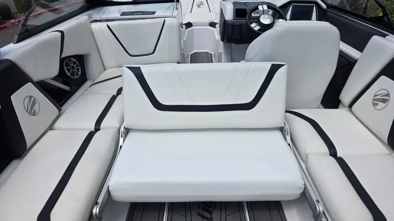 Slide: The Image of Tige Boats 22 rxz 2020 - 7