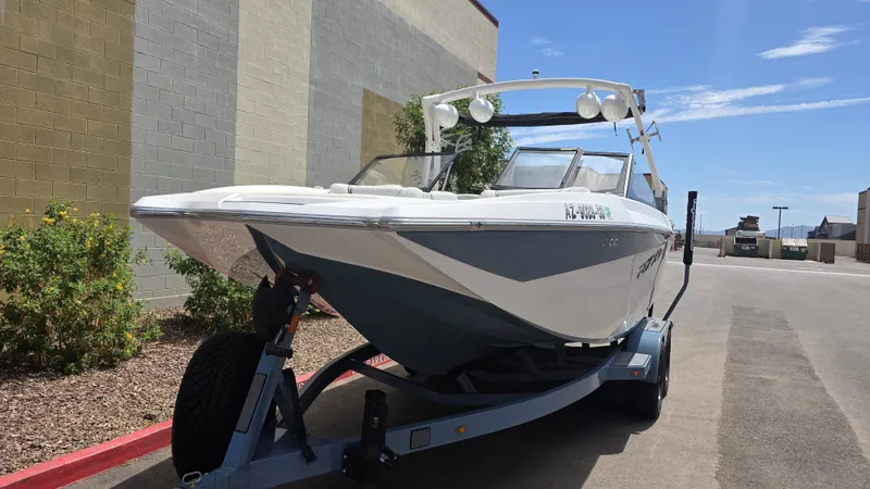 Slide: The Image of Tige Boats 22 rxz 2020 - 1