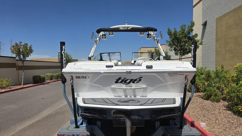 Slide: The Image of Tige Boats 22 rxz 2020 - 4