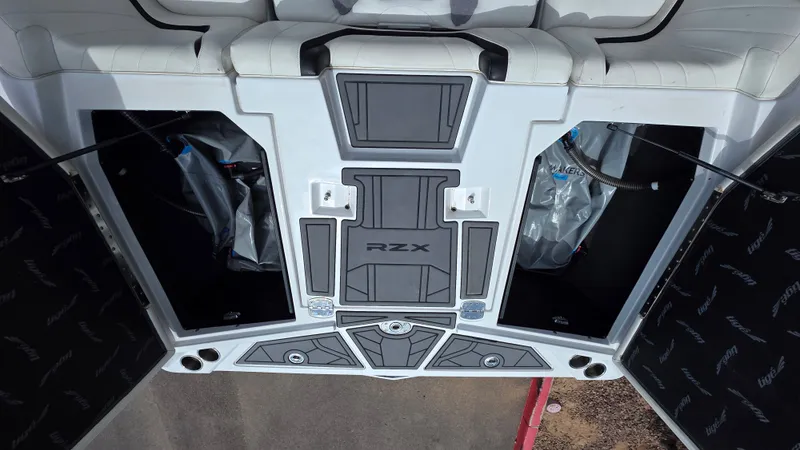 Slide: The Image of Tige Boats 22 rxz 2020 - 6