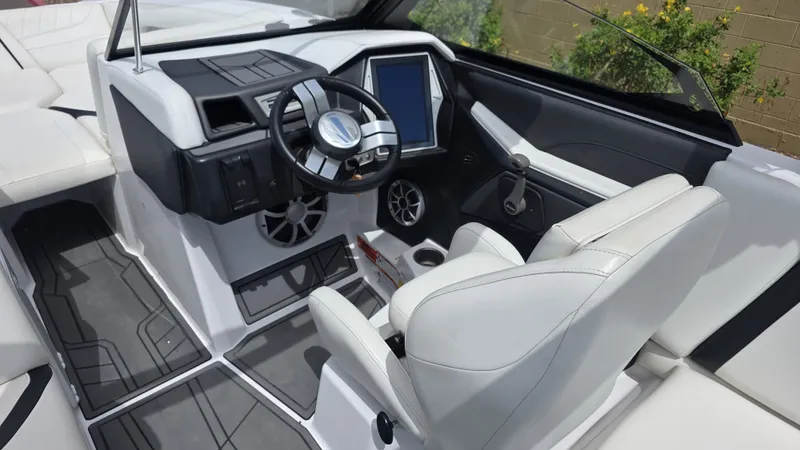 Slide: The Image of Tige Boats 22 rxz 2020 - 9