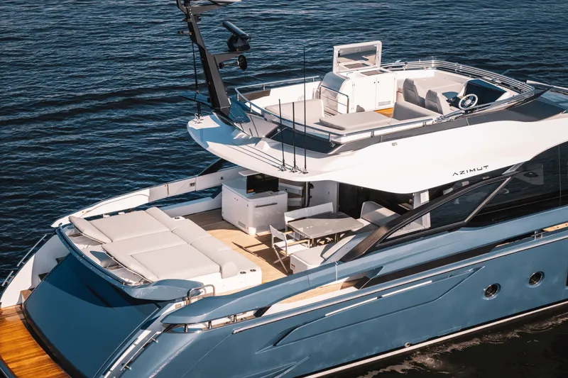 Slide: The Image of Azimut S8 2025 - 16