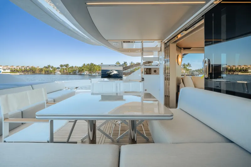 Slide: The Image of Azimut S8 2025 - 20