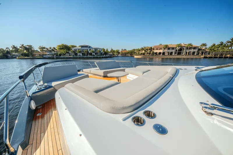 Slide: The Image of Azimut S8 2025 - 25