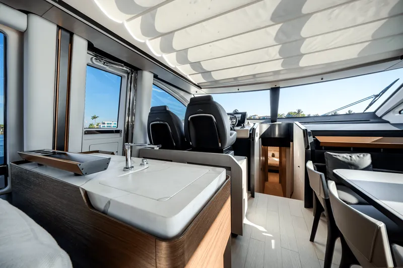 Slide: The Image of Azimut S8 2025 - 40