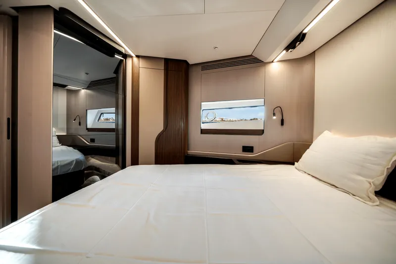 Slide: The Image of Azimut S8 2025 - 61