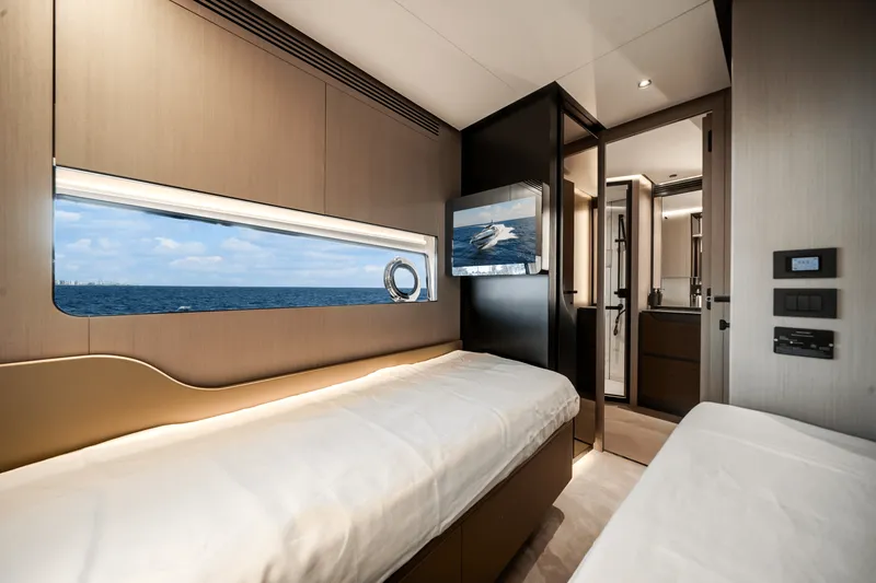 Slide: The Image of Azimut S8 2025 - 64