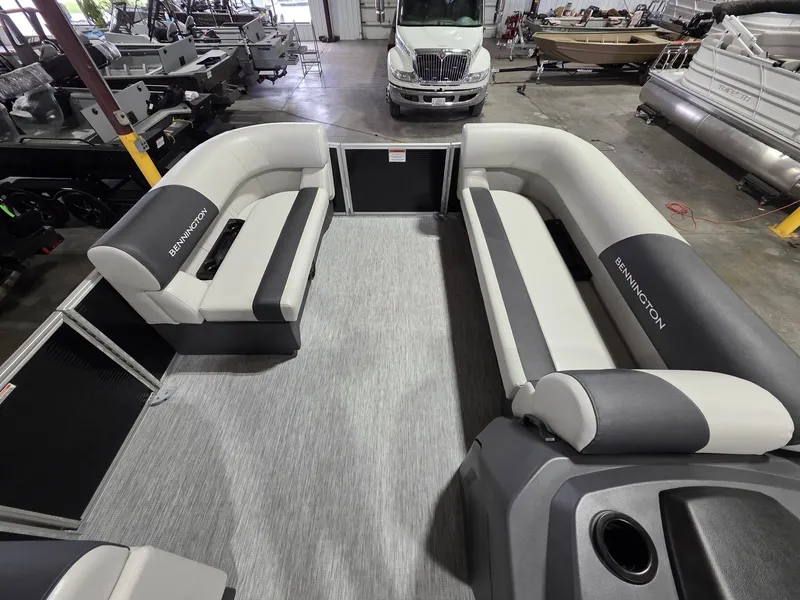 The Image of Bennington S Series 20 SL 2026 - 0