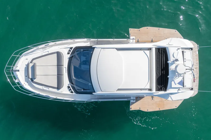 Slide: The Image of Galeon 410 HTC 2021 - 12