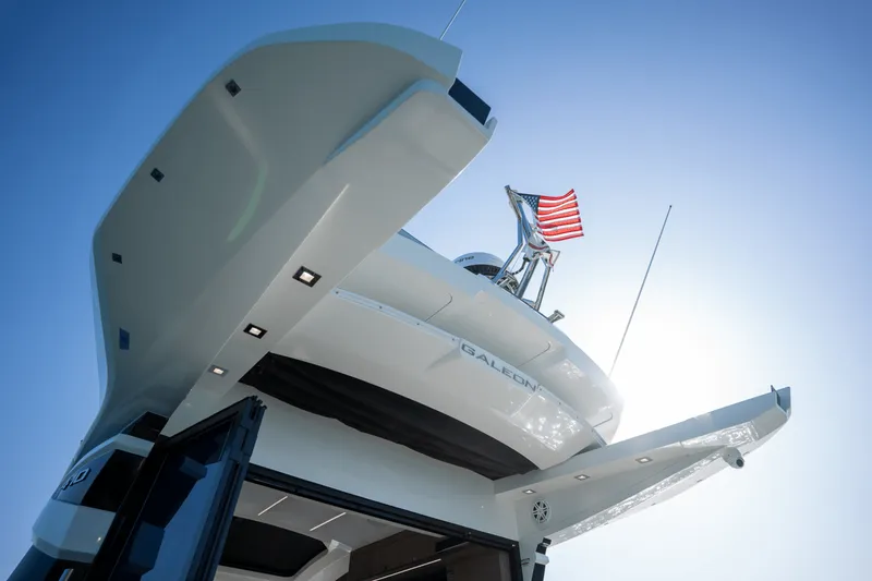 Slide: The Image of Galeon 410 HTC 2021 - 17