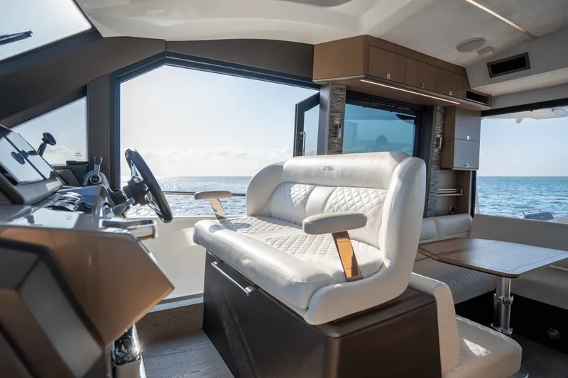 Slide: The Image of Galeon 410 HTC 2021 - 27